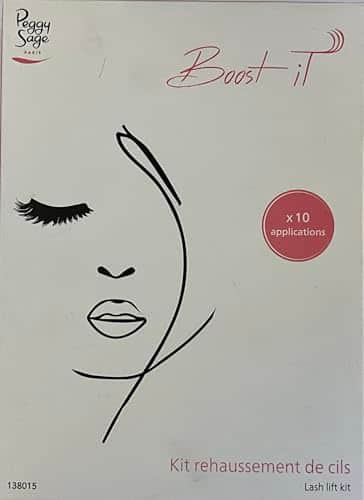 Boîte blanche du kit rehaussement de cils Peggy Sage, dessin d'un visage aux cils recourbés et pastille « x10 applications »