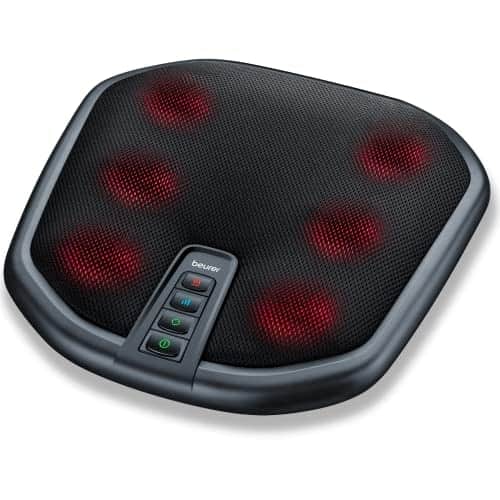 Appareil de massage Beurer FM 70 noir, plateau carré à six têtes éclairées en rouge sous un tissu maillé, et quatre touches à l'avant