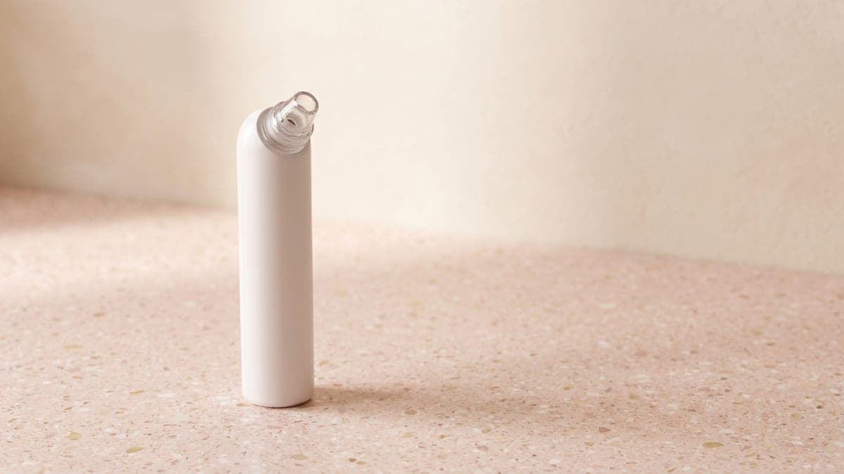 Aspirateur de points noirs blanc et fin, embout d'aspiration transparent au sommet