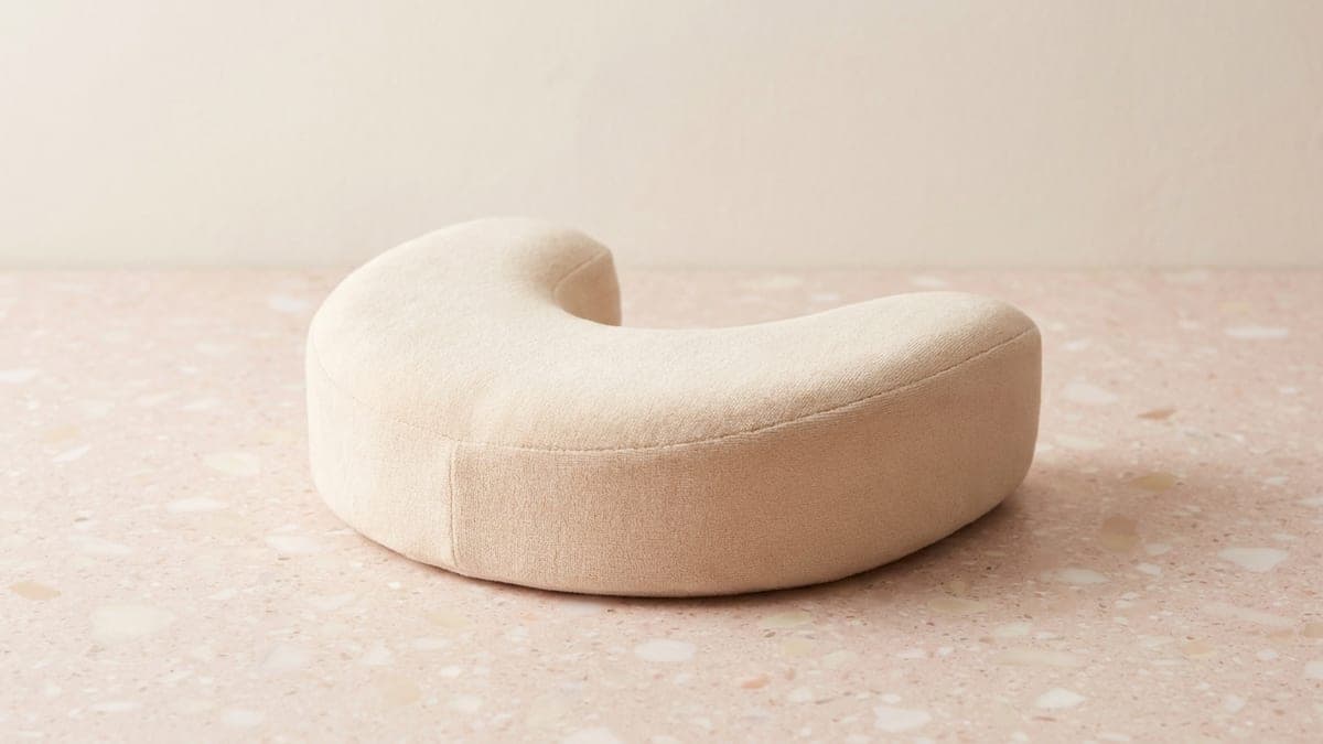 Coussin ergonomique ferme en mousse, housse beige pâle