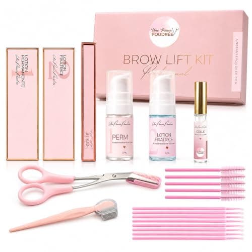 Kit Une Pause Poudrée Brow Lift : boîte rose, flacons pompe de lotion permanente et de lotion fixatrice, colle, ciseaux, brosses et cotons-tiges roses