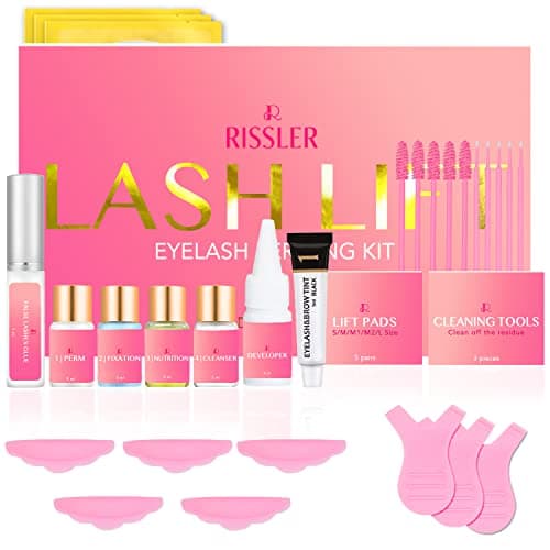 Kit Rissler Lash Lift : boîte rose, petits flacons de lotions, flacon de teinture et révélateur, pads roses et brosses
