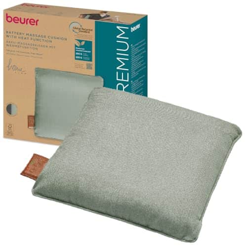 Coussin de massage Beurer MG 139 en tissu vert menthe, avec une languette en cuir marron, posé devant sa boîte en carton